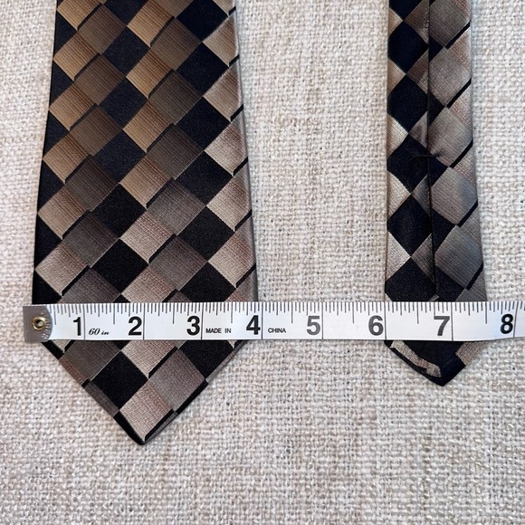 MURANO 100% Silk Tie Black Gray Tan Blocks Cubes Diamond Squares - Picture 6 of 7